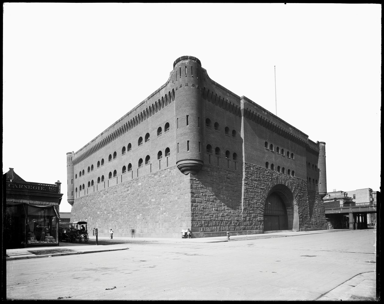 First Regiment Armory, Chicago, Illinois, USA, cca 1891 (č/b foto) od Barnes and Crosby