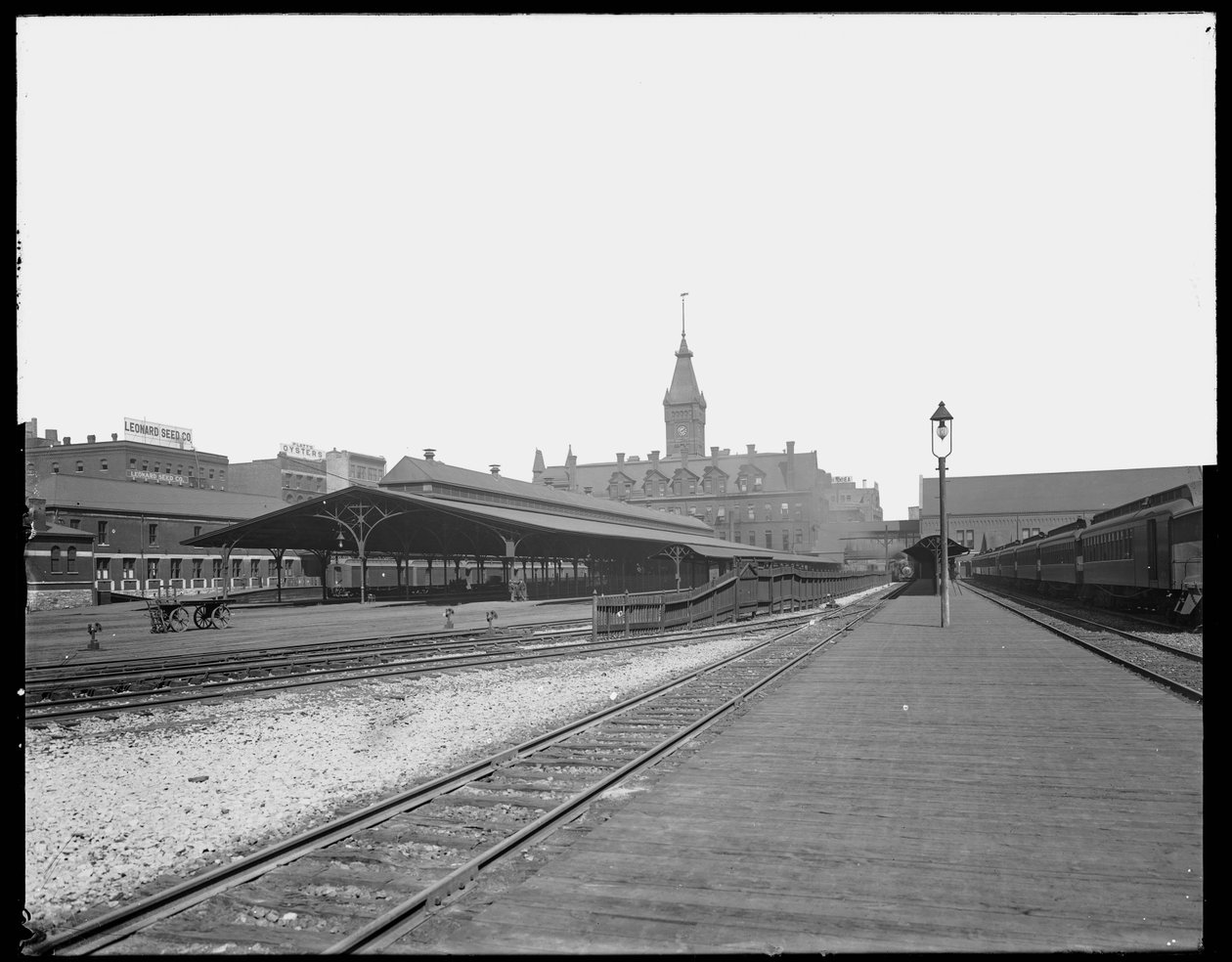 Wells Street Station, Chicago, Illinois, USA, cca 1905 (černobílá fotografie) od Barnes and Crosby