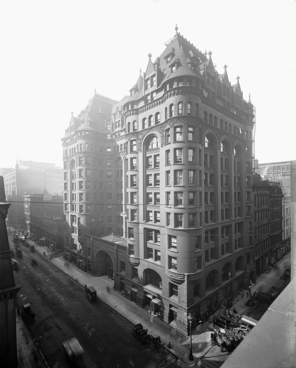 Budova ženského chrámu 102 až 116 South LaSalle Street, Chicago, Illinois, USA, kolem roku 1905 (černobílá fotografie) od Barnes and Crosby