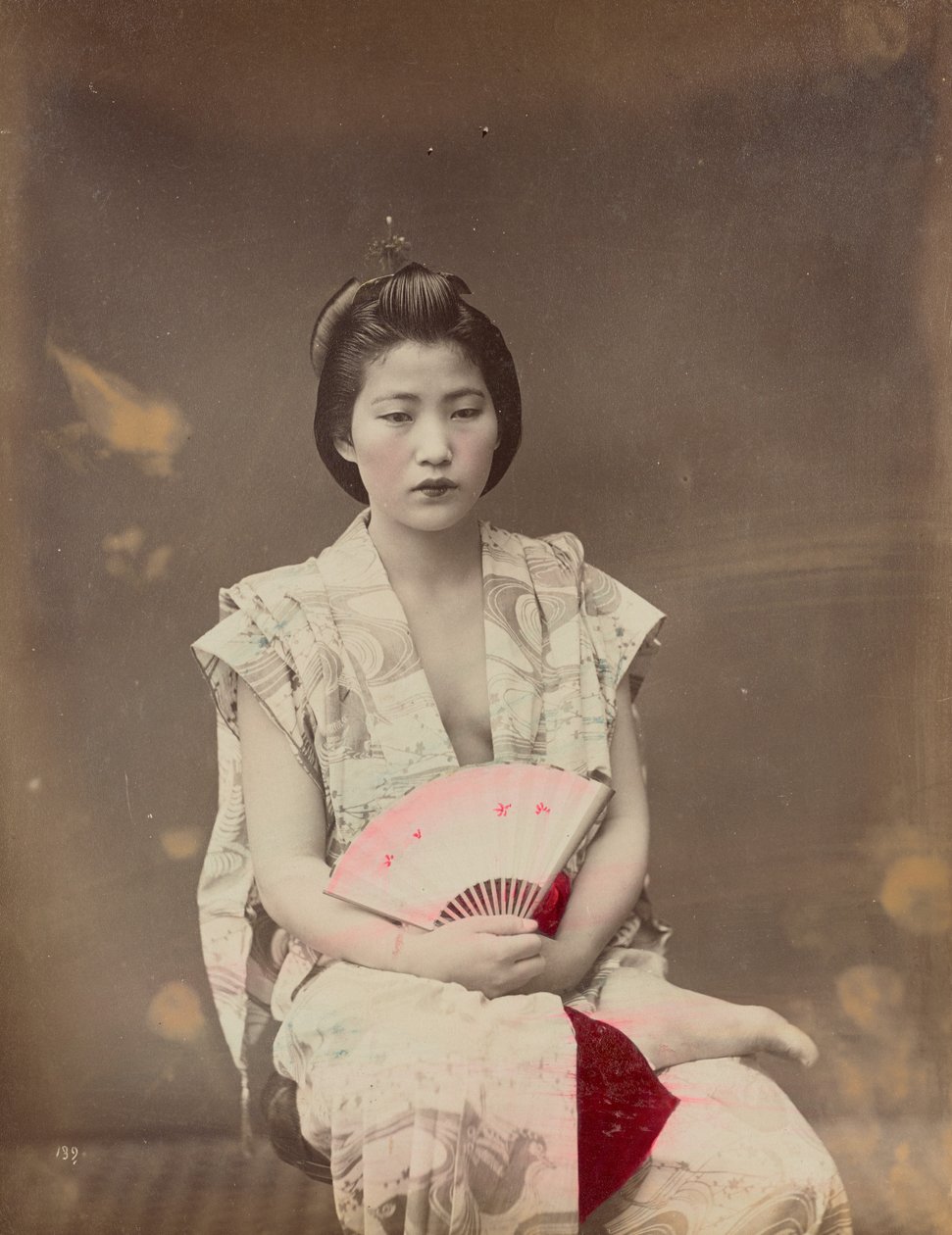 Letní kostým Musum od Baron Raimund von Stillfried