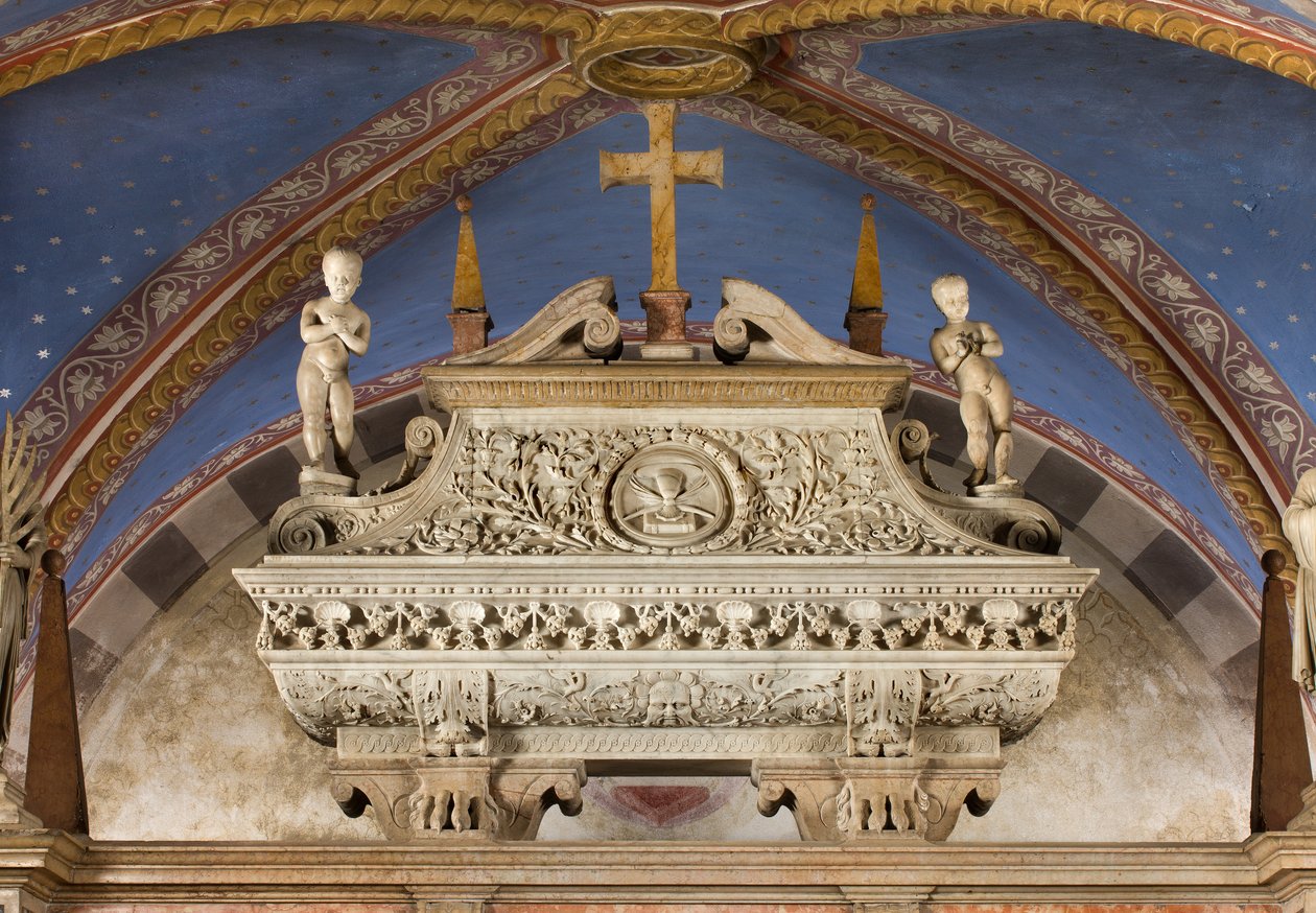 Krypta, Archa svatých Marcellina a Petra Exorcista, Sarkofág se sochami svatého Marcelina a svatého Petra Exorcista, Benedetto Briosco 1506-08 od Benedetto Briosco