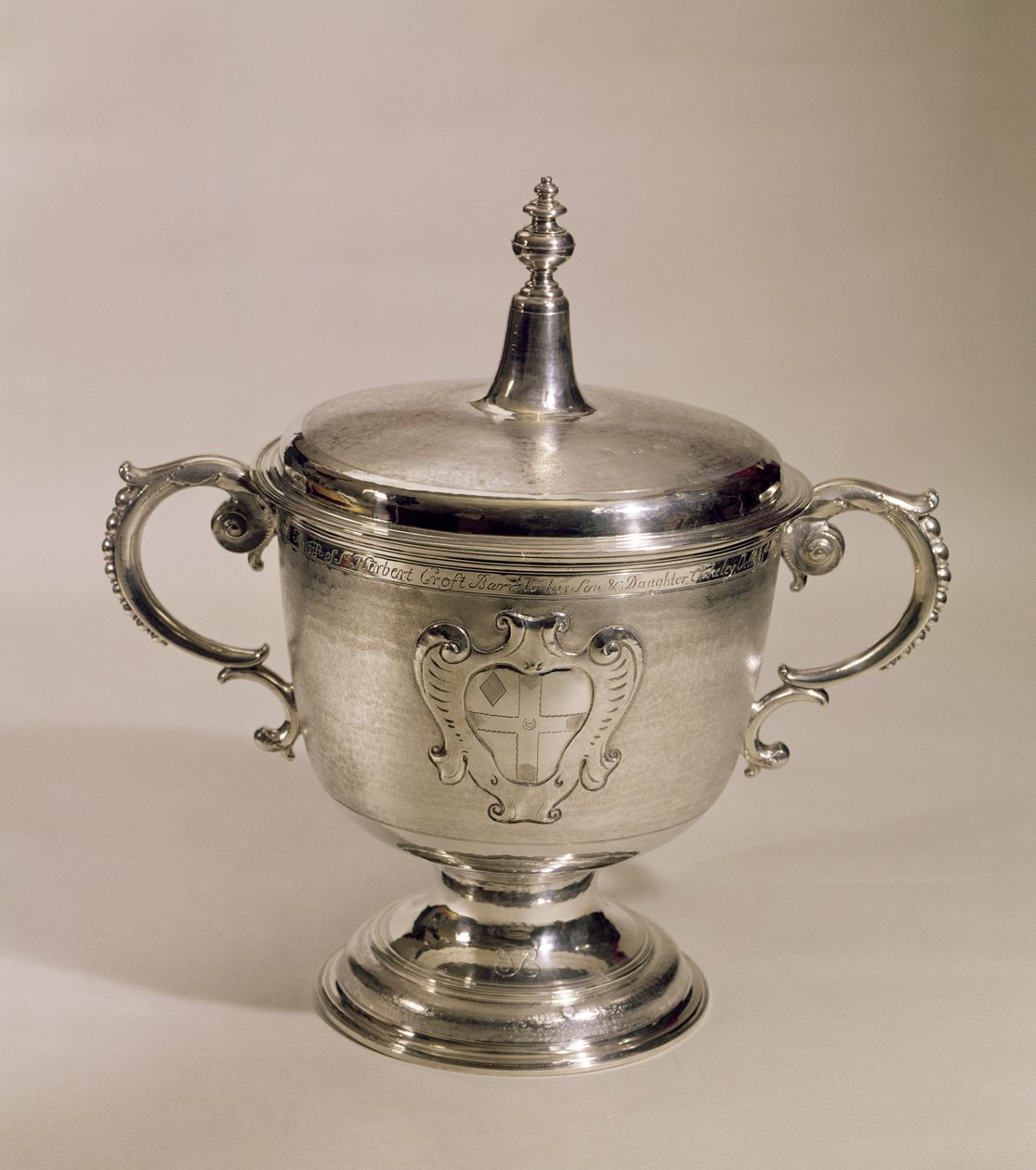 James II Steeple Cup, 1685 (stříbrný) od Benjamin Pyne