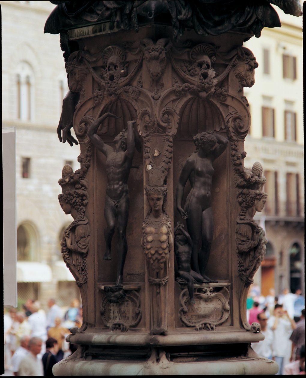 Detail Merkura, Danae a Persea, ze základny sochy Persea s hlavou Medúzy, 1545-55 bronz od Benvenuto Cellini
