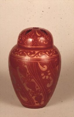 Nálev na hrnec a poklička v měděném lesku, cca 1905-15 (keramika) od Bernard Moore