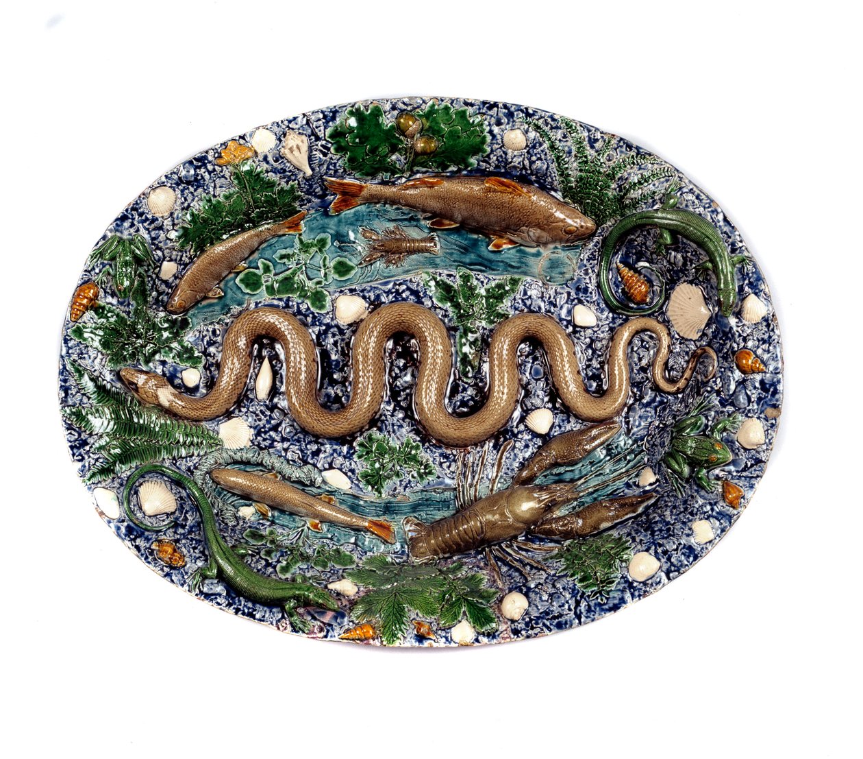 Rybník zdobí rustikální figurky zvané „hadí miska“. Keramika v glazované zemi od Bernarda Palissyho (1510-1589) od Bernard Palissy