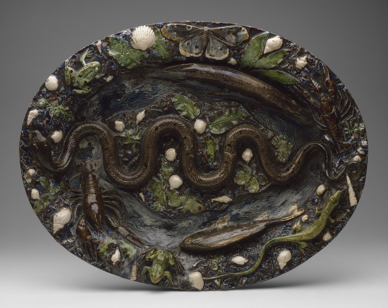 Rustikální nádobí: Miska se zvířecími a rostlinnými ozdobami, druhá polovina 16. stol od Bernard Palissy