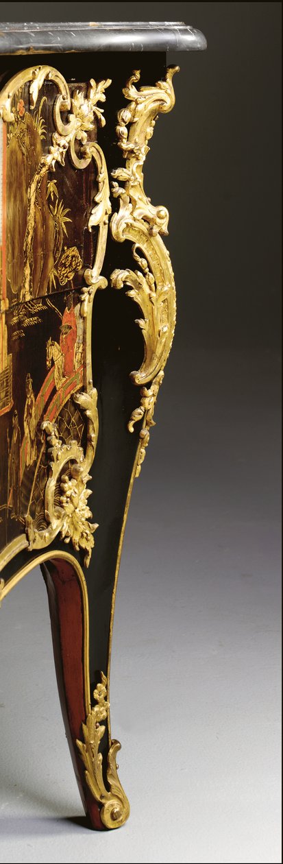 Komoda Ludvíka XV., kolem roku 1740 (černá čínská montáž na ormolu, polychromovaný a zlacený lak, had, mramor a vernis) od Bernard van Risamburgh