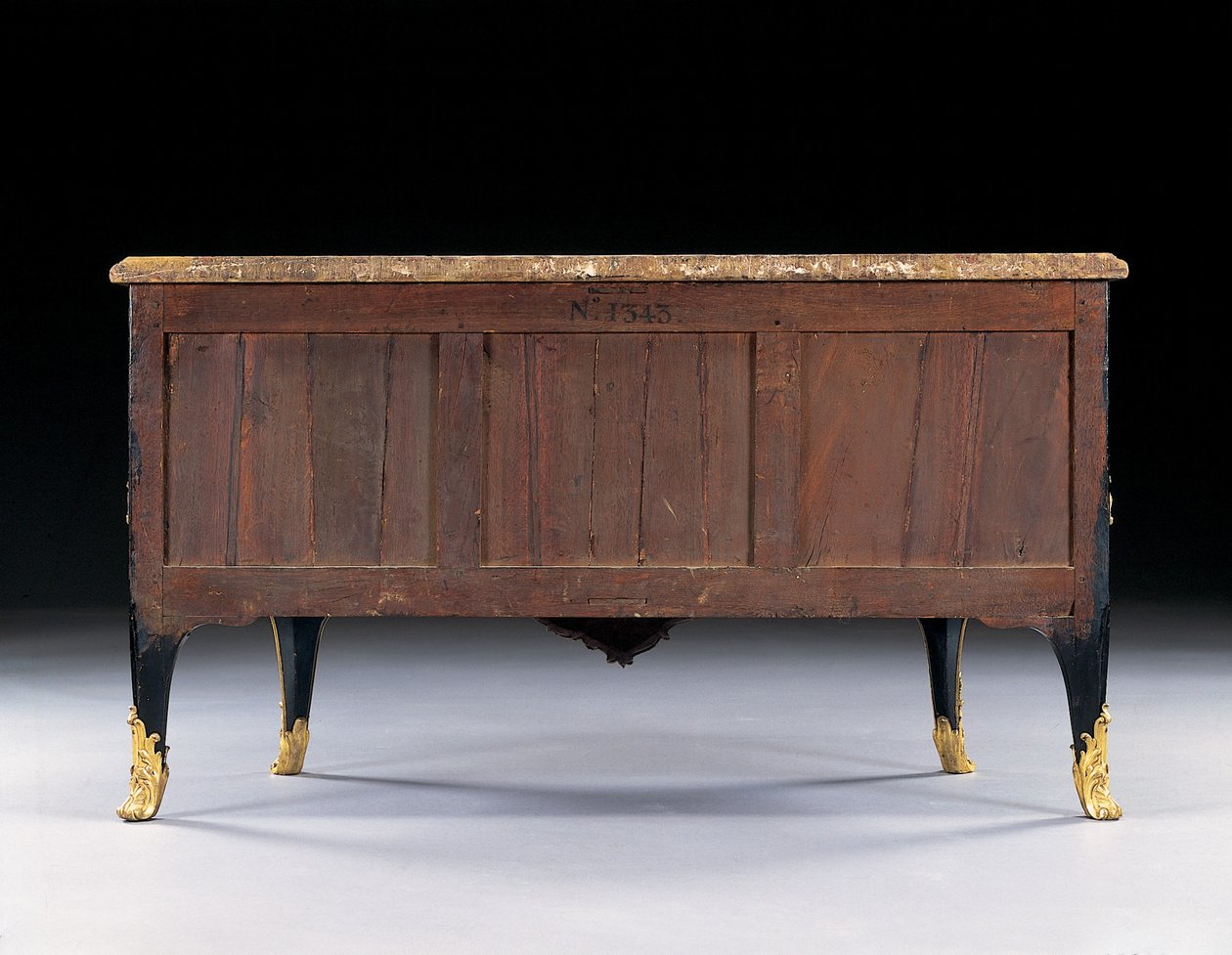 Commode, cca 1745 (japonský lak namontovaný na ormolu a ebonizované dřevo) od Bernard van Risenburgh II