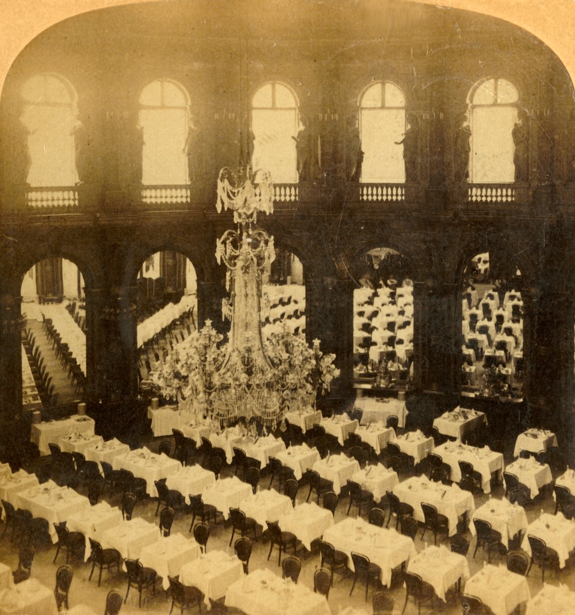 „Jídelní salon, Grand Hotel, Paříž, Francie“, 1904. od Bert Underwood