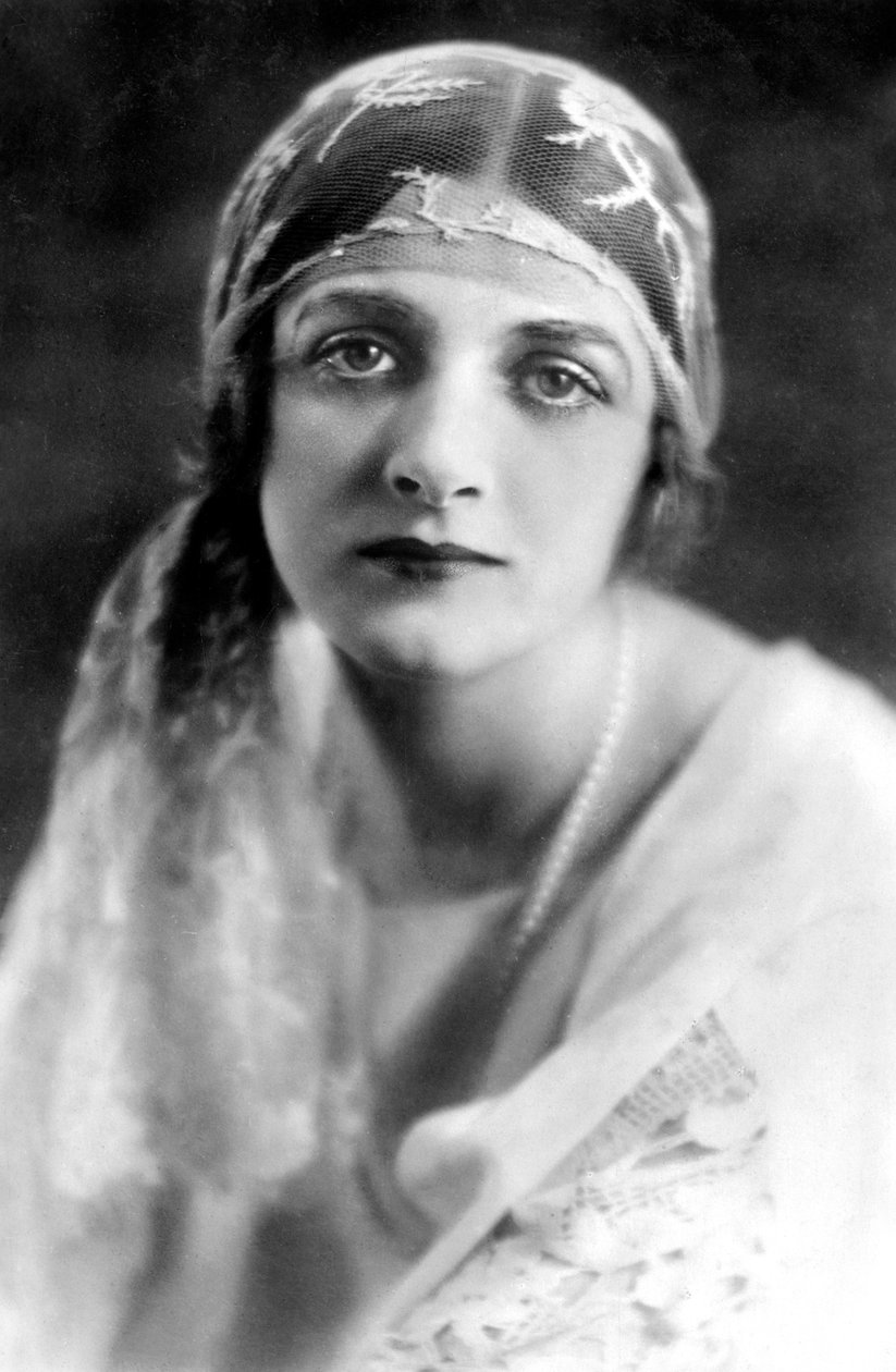 Gladys Cooper 1888-1971, anglická herečka, 1900. od Bertram Park