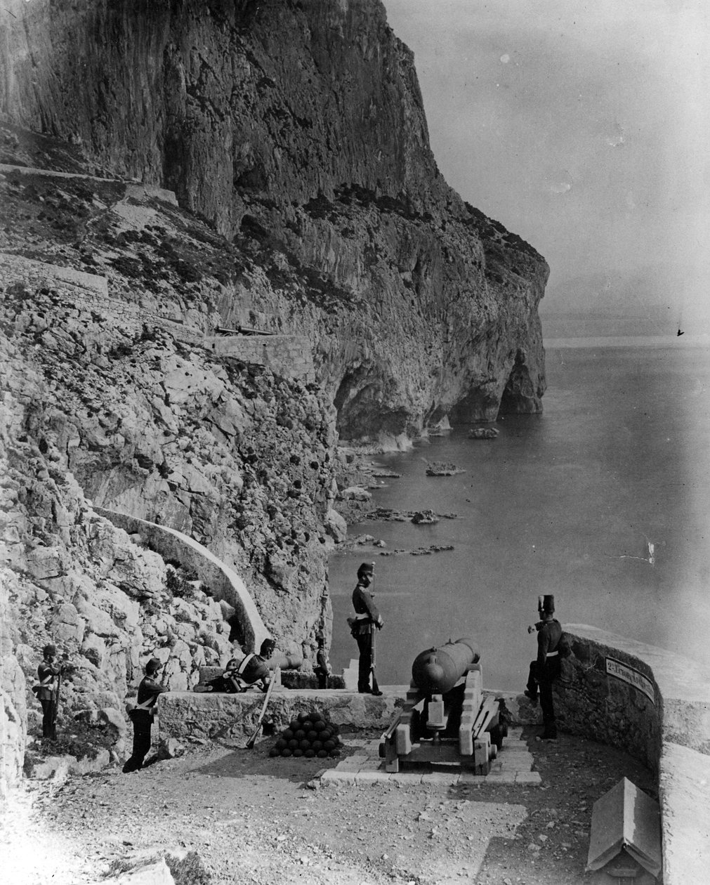 Europa Advance Battery, Gibraltar, kolem roku 1868 od British Photographer