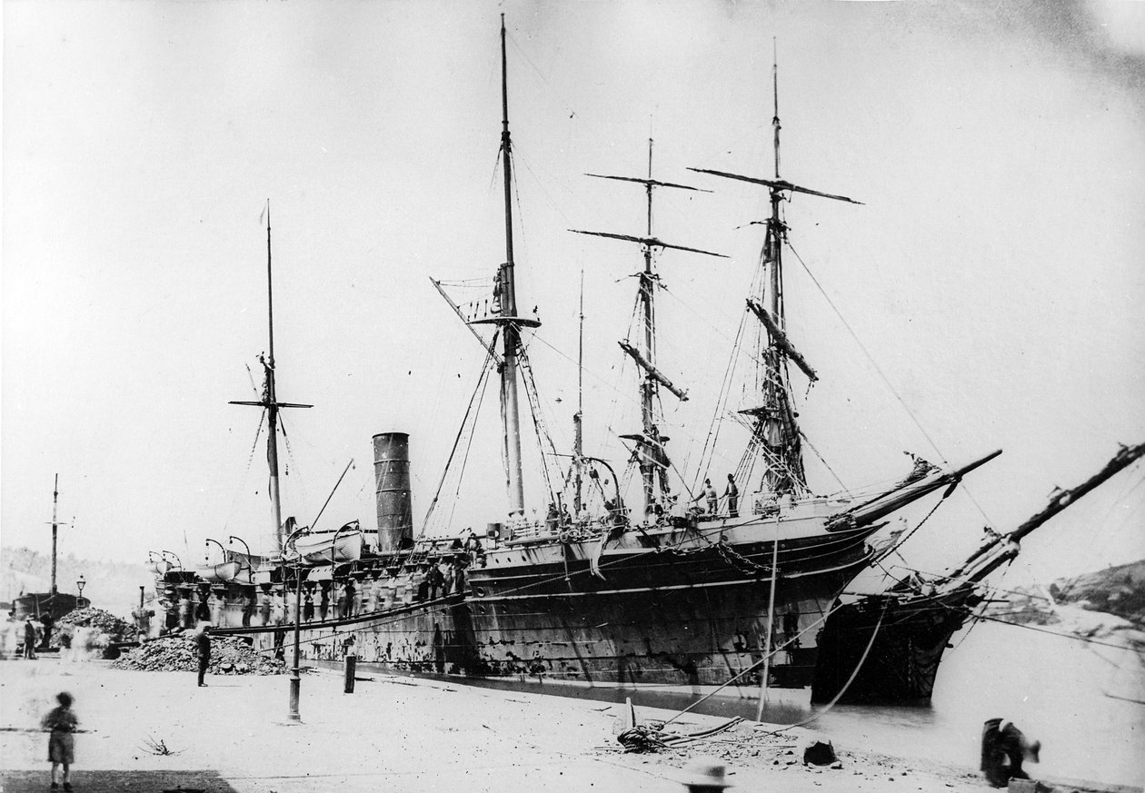 HMS Ebro na uhelné stanici St Lucia, c.1880s od British Photographer