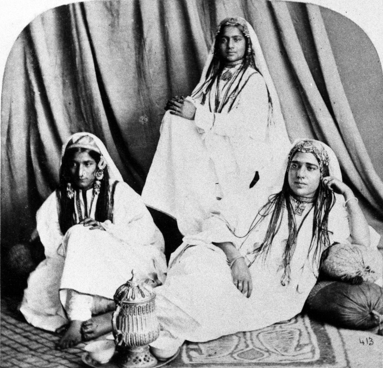 Kašmírské Nautch Girls, kolem 60. let 19. století od British Photographer