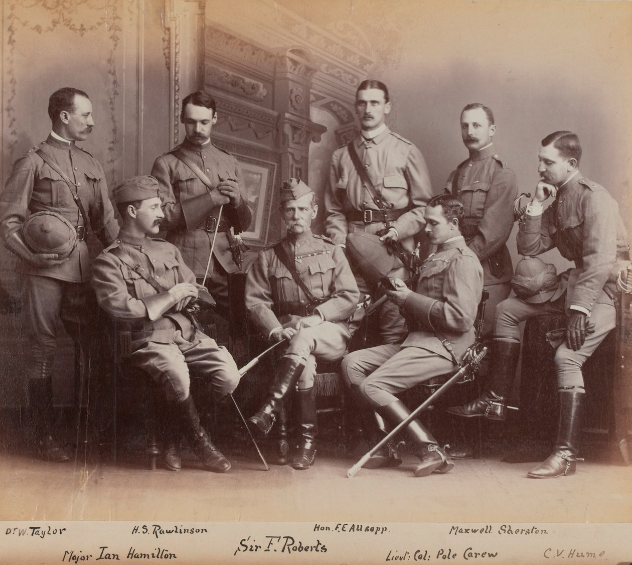 Sir Frederick Sleigh Roberts se svými důstojníky od British Photographer