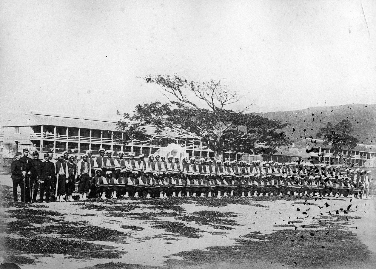Vojáci západoindického pluku, c.1870-90 od British Photographer