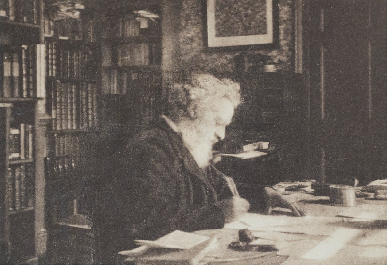 Sběratel knih William Morris ve své knihovně v Kelmscott House, Hammersmith od British Photographer