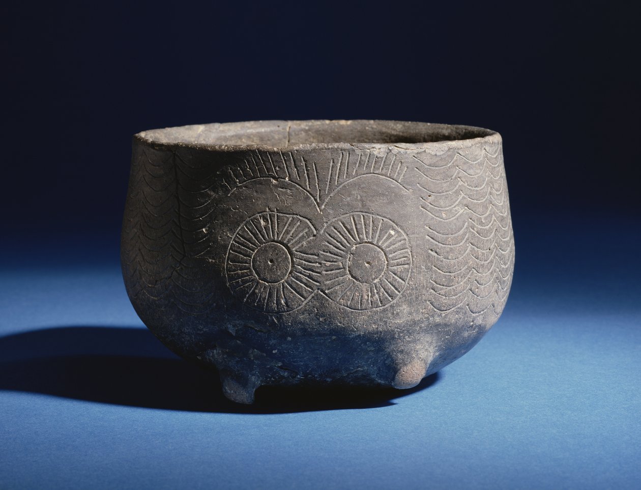 Mísa s vroubkovanou výzdobou zobrazující jeleny, z Los Millares, Španělsko, doba měděná, cca 2000 př. n. l. (keramika) od Bronze Age