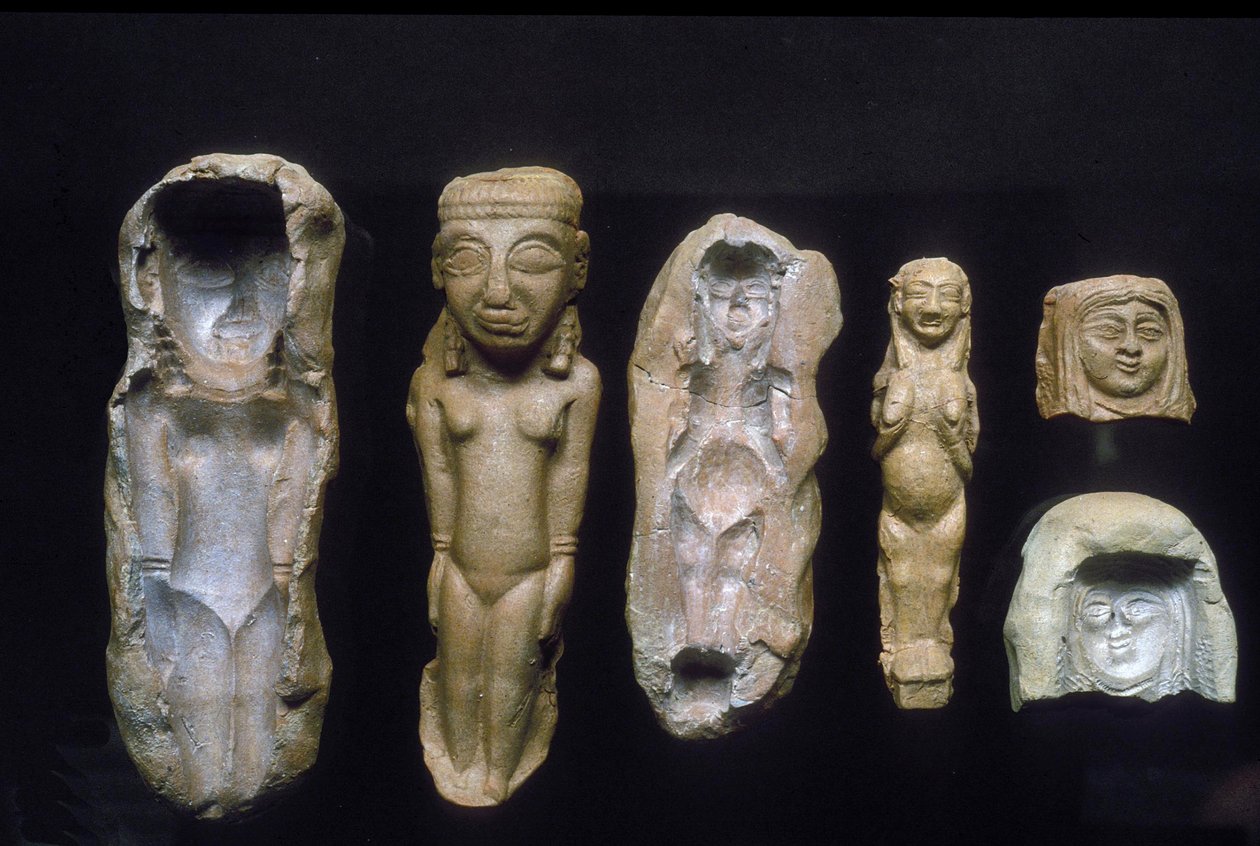 Figurky bohyní plodnosti a formy, ze kterých byly odlity, cca 8.-7. století př. n. l. (hlína) od Bronze Age