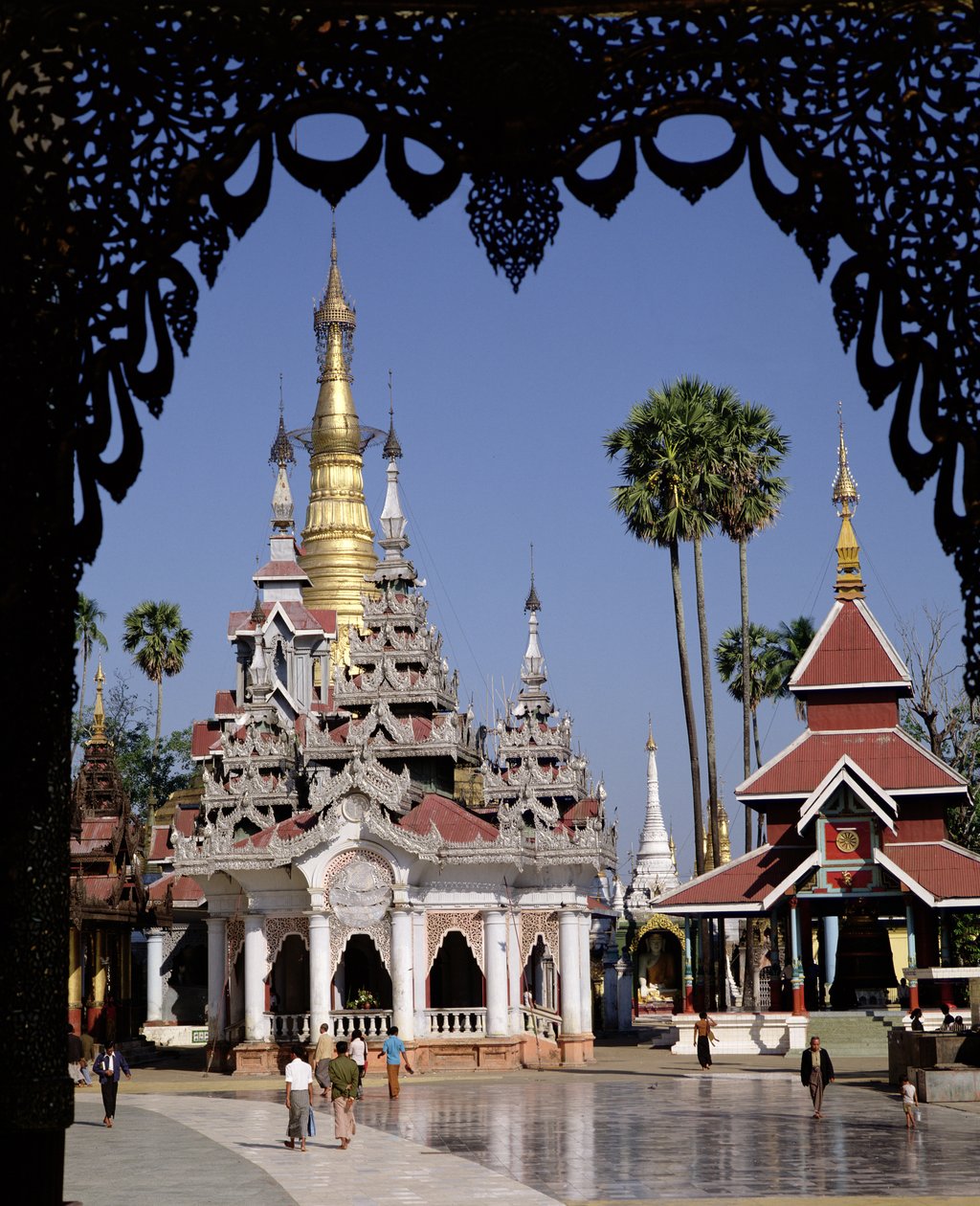 Tazaung pagody Šwedagon, postavené v letech 1453-72. od Burmese School