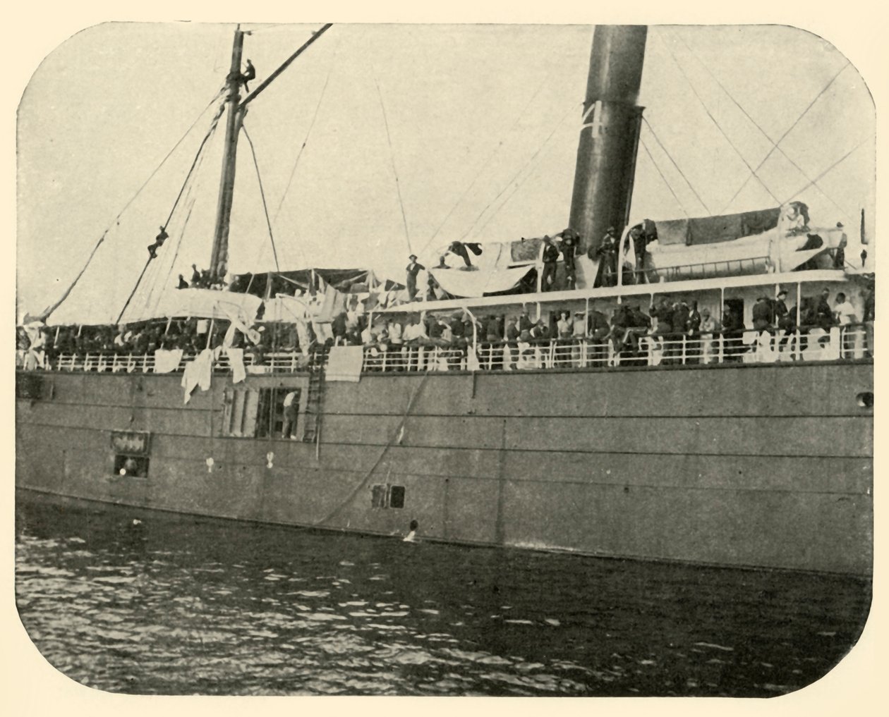 Cherokee: in the Bay, španělsko-americká válka, červen 1898, 1899. od Burr McIntosh