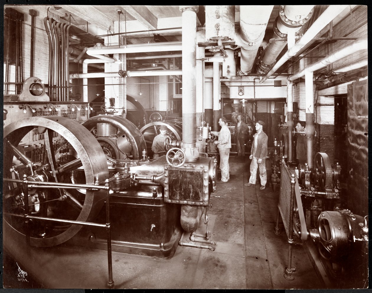Tisk v McCall Publishing Co., New York, 1913 (stříbrný želatinový tisk) od Byron Company