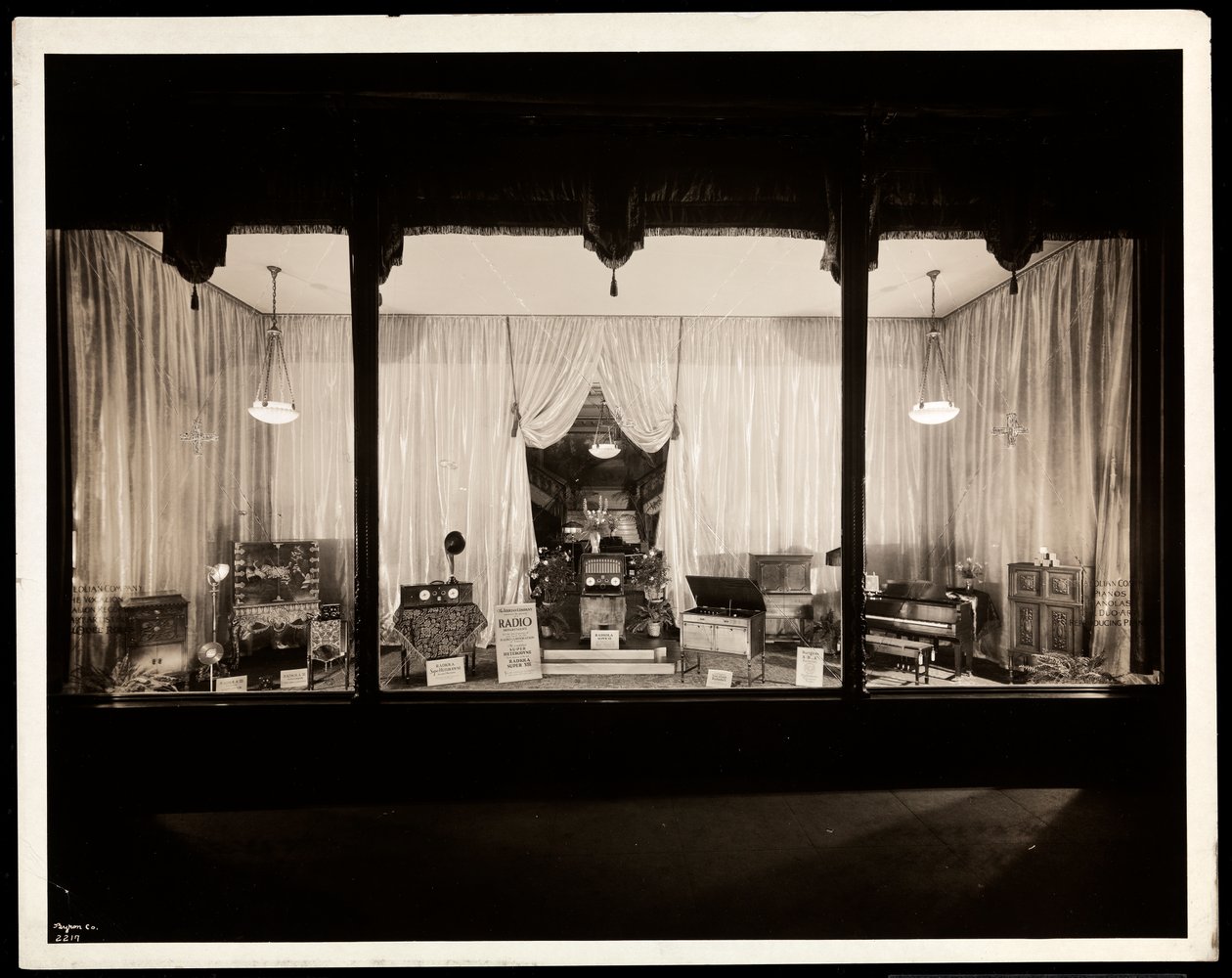 Výloha v Aeolian Company, 29 West 42nd Street, New York, 1924 (potisk stříbrné želatiny) od Byron Company
