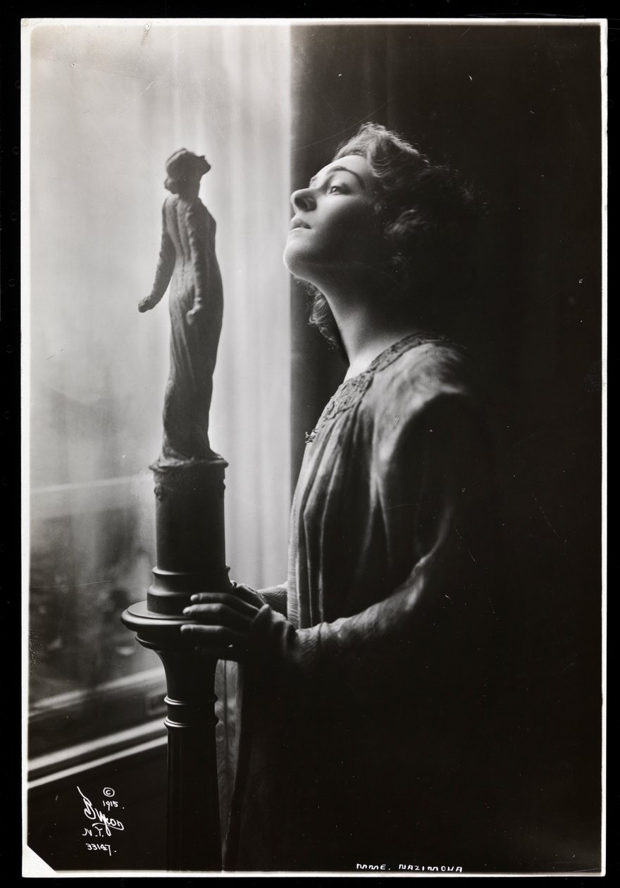 Alla Nazimova, 1915 (stříbrný želatinový tisk) od Byron Company