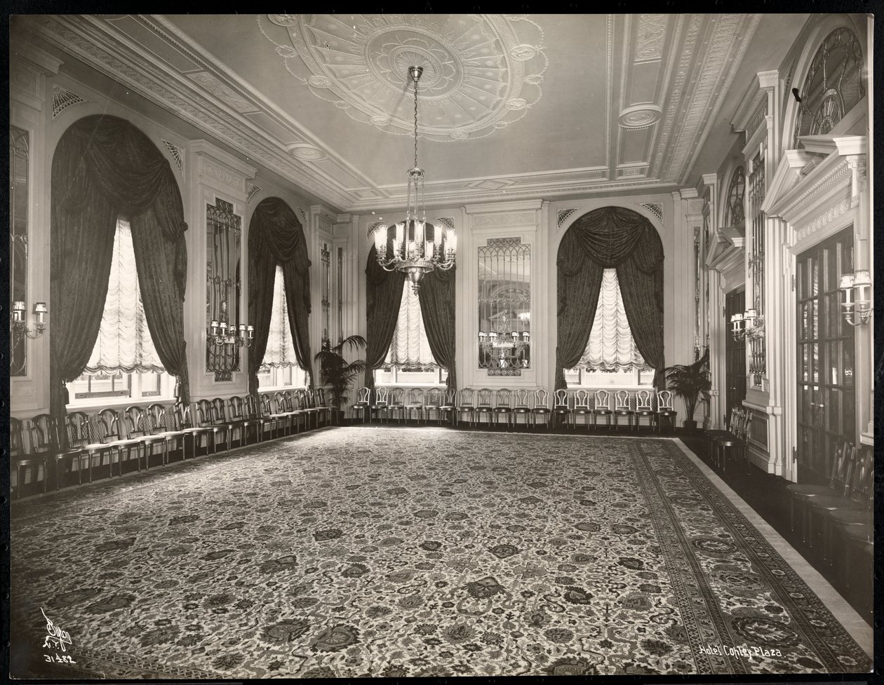 Taneční sál v hotelu Copley Plaza, Boston, 1912 nebo 1913 (stříbrný želatinový tisk) od Byron Company