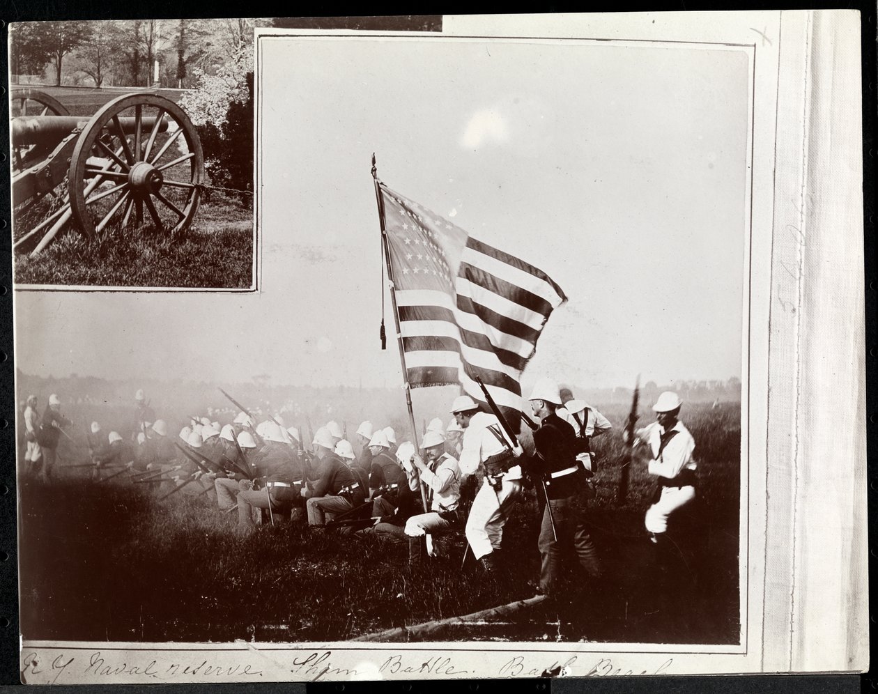 Kopie fotografie dřívější výstřižkové stránky se dvěma obrázky námořních rezervací na Fishers Island, New York, 1895 (tisk ze stříbrné želatiny) od Byron Company
