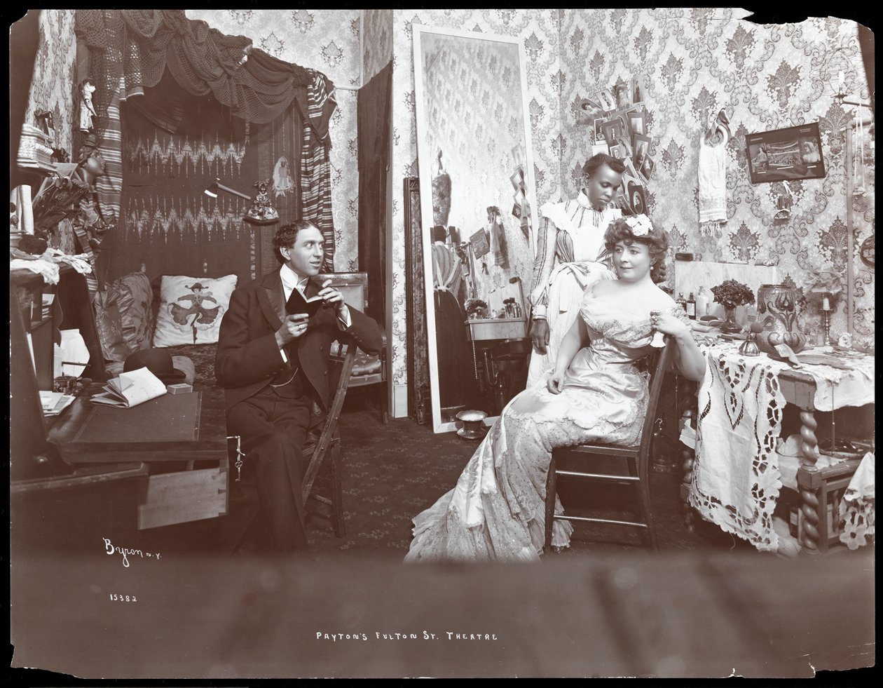 Corse Payton a manželka v jeho Fulton Street Theatre, New York, 1903 (stříbrný želatinový tisk) od Byron Company