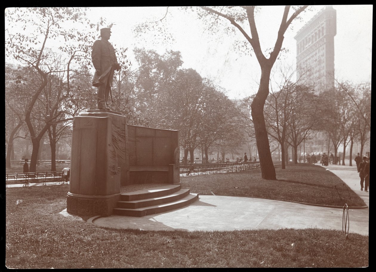 Socha Davida Glasgowa Farraguta v Madison Square Park, New York, kolem roku 1905 (stříbrný želatinový tisk) od Byron Company