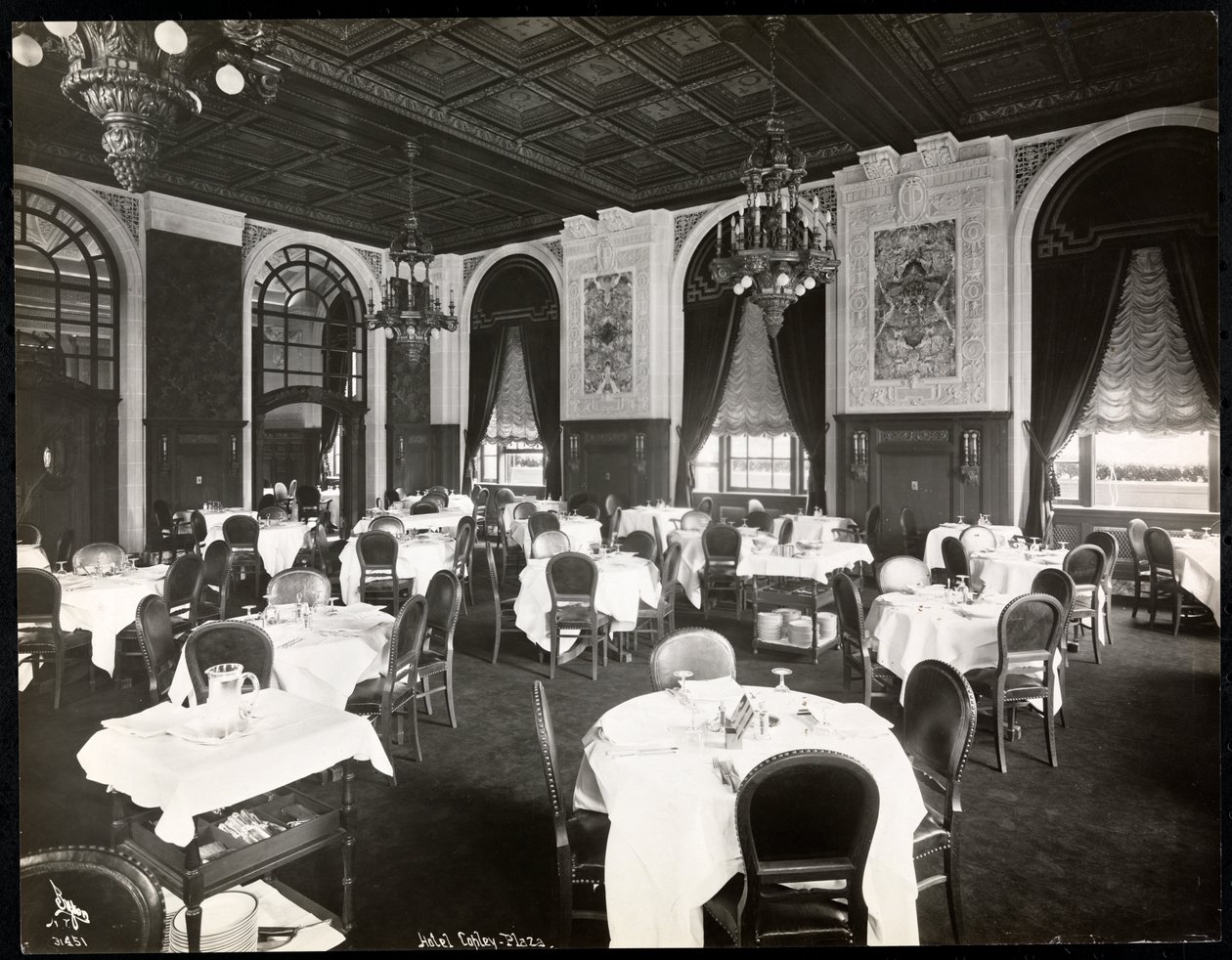Jídelna v hotelu Copley Plaza, Boston, 1912 nebo 1913 (stříbrný želatinový tisk) od Byron Company