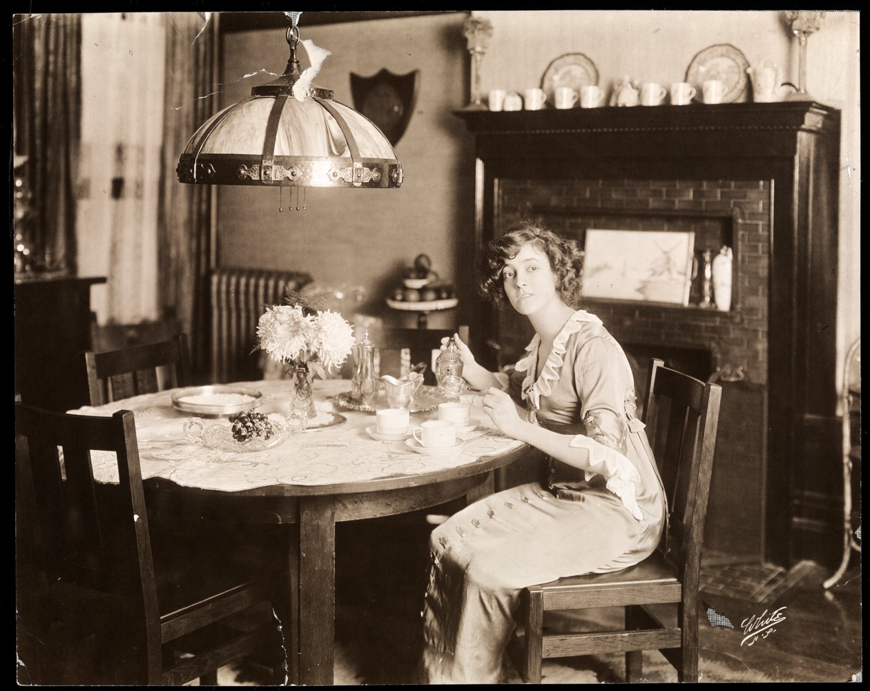 Elsie Janis, 1900-20 (stříbrný želatinový tisk) od Byron Company
