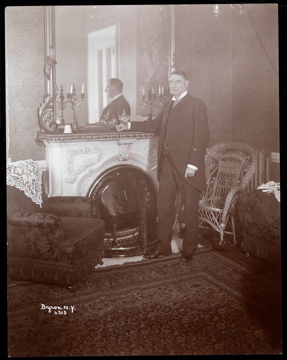 Ian Maclaren, 1899 (stříbrný želatinový tisk) od Byron Company