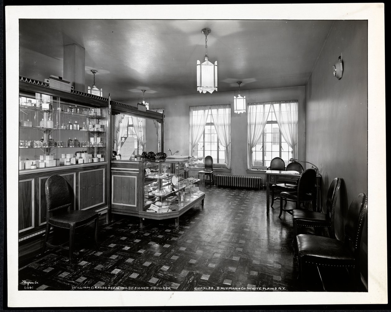 Vnitřní pohled na salon krásy Charles of the Ritz v B. Altman und Co., 1932 (stříbrný želatinový tisk) od Byron Company