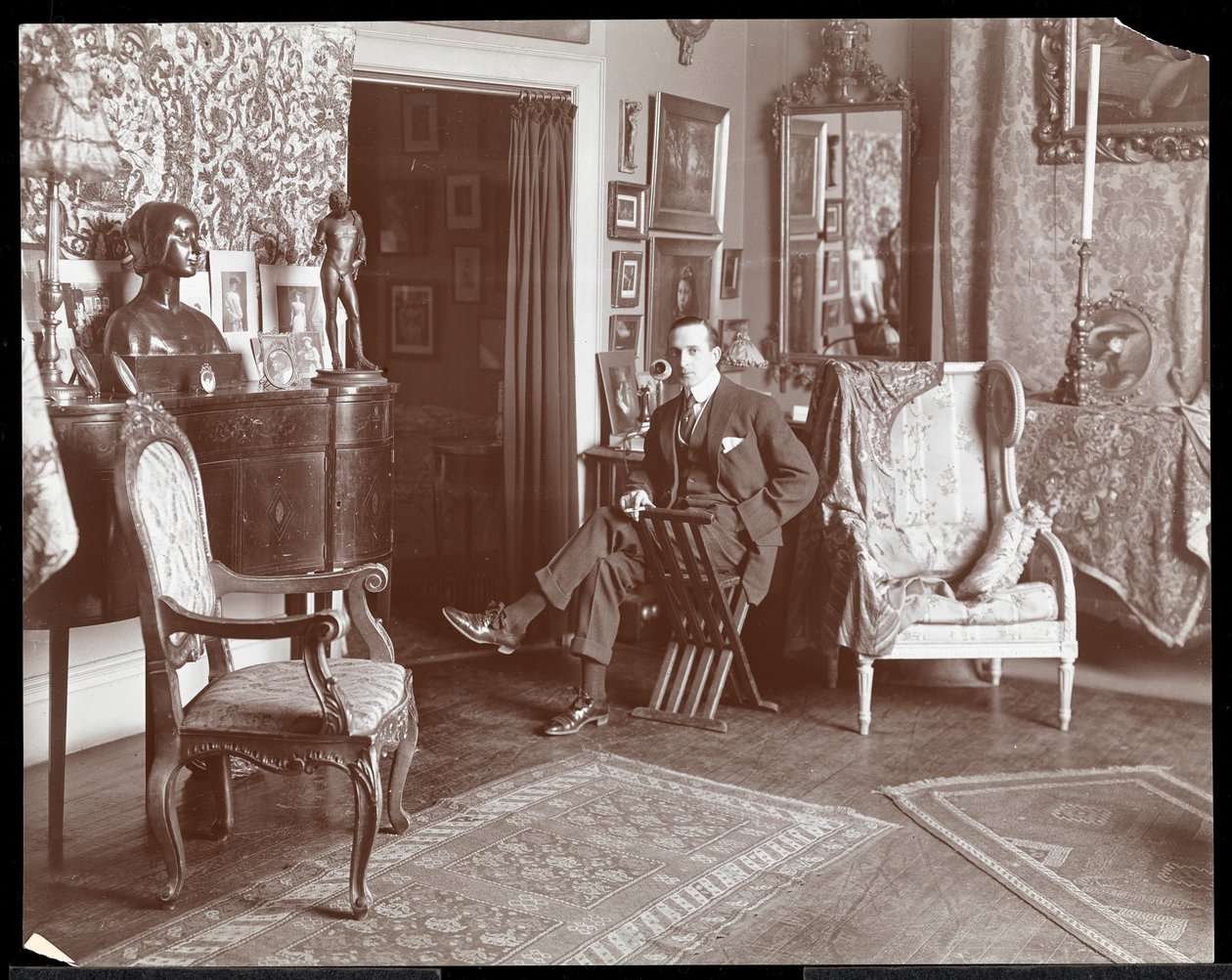 Malcolm Strauss ve svém ateliéru v New Yorku, asi 1895 (stříbrný želatinový tisk) od Byron Company