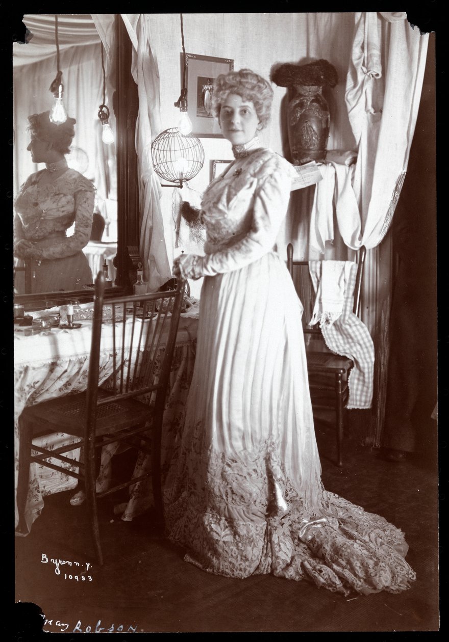 May Robson, 1901 (stříbrný želatinový tisk) od Byron Company