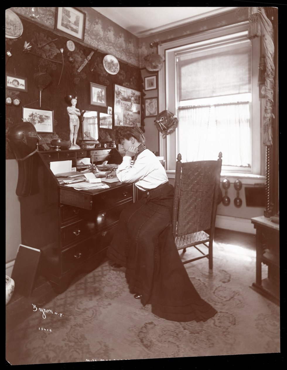 Slečna Margaret Mayo, 1903 (stříbrný želatinový tisk) od Byron Company