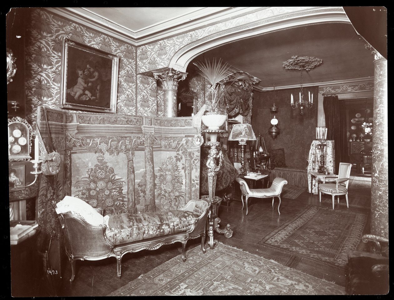 Obývací pokoj v rezidenci Elsie de Wolfe na 122 East 17th Street, New York, 1895 nebo 1896 (stříbrný želatinový tisk) od Byron Company