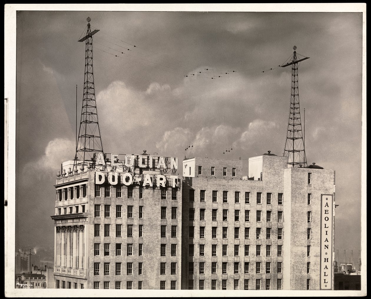 The Aeolian Building, 29 West 42nd Street, New York, 1923 (stříbrný želatinový tisk) od Byron Company