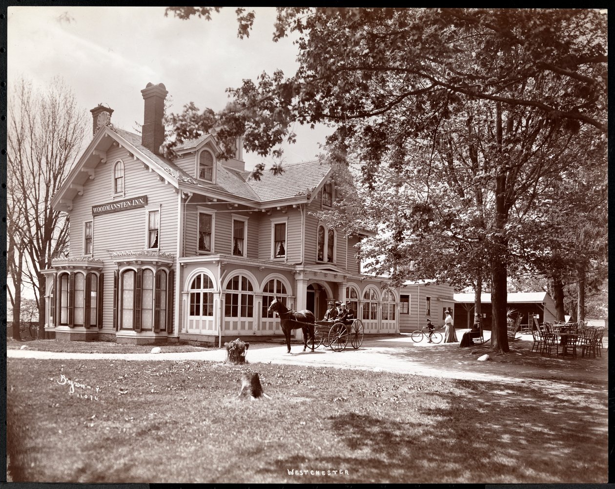 The Woodmasten Inn, Westchester, New York, 1901 (stříbrný želatinový potisk) od Byron Company