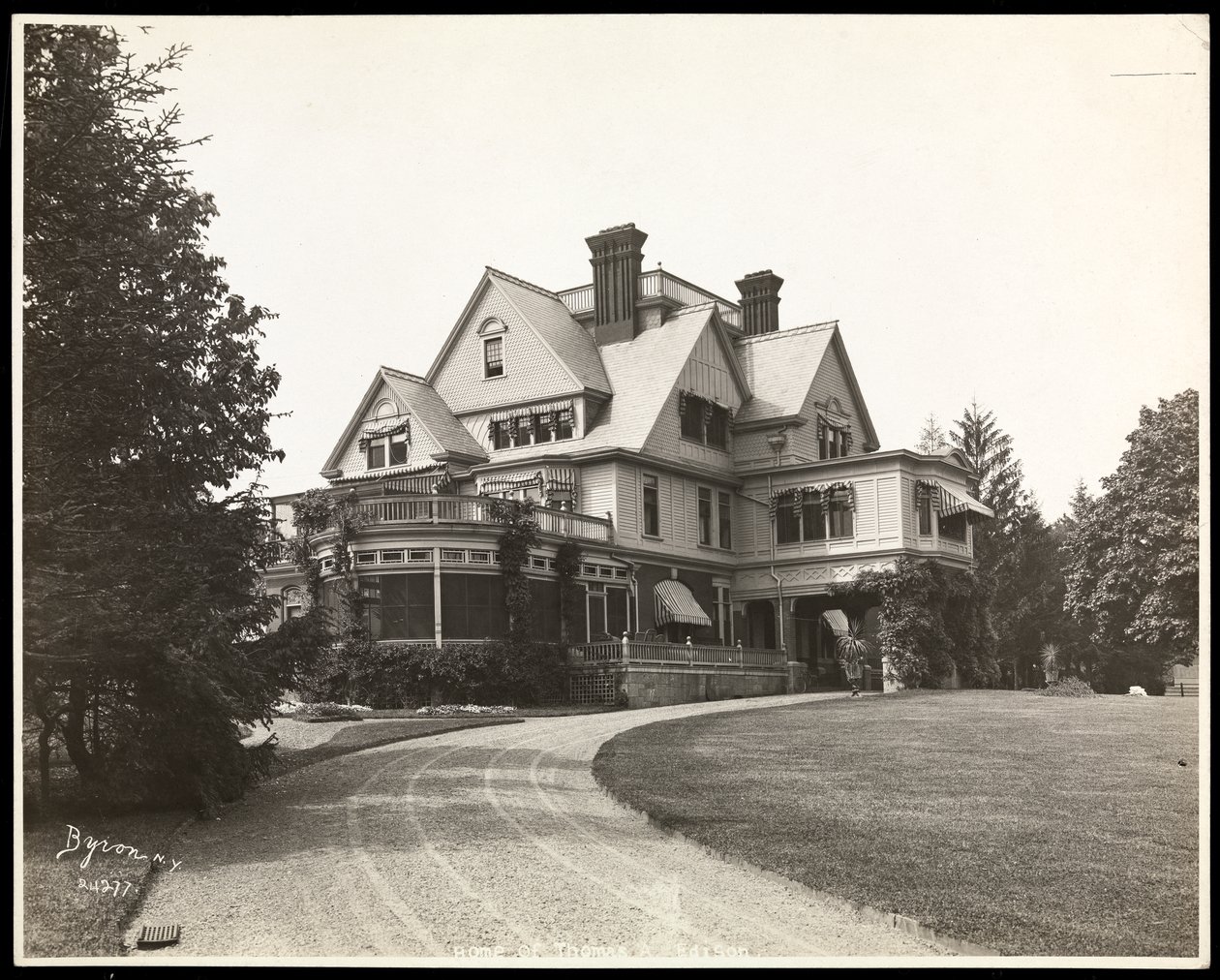 Dům Thomase Edisona, 1920 (stříbrný želatinový tisk) od Byron Company