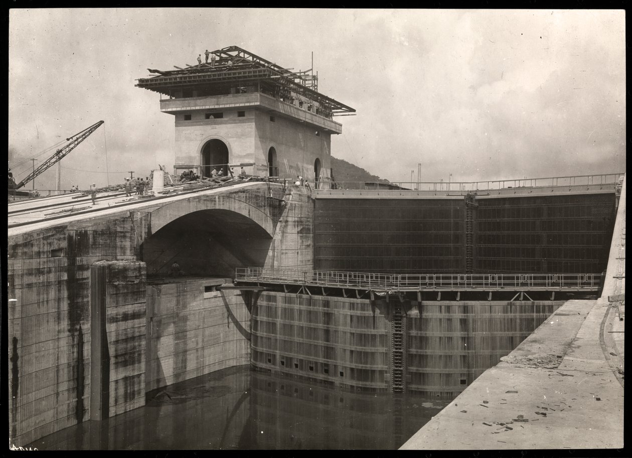 Pohled na zdymadlo ve výstavbě v Panamském průplavu, 1912 nebo 1913 (stříbrný želatinový tisk) od Byron Company