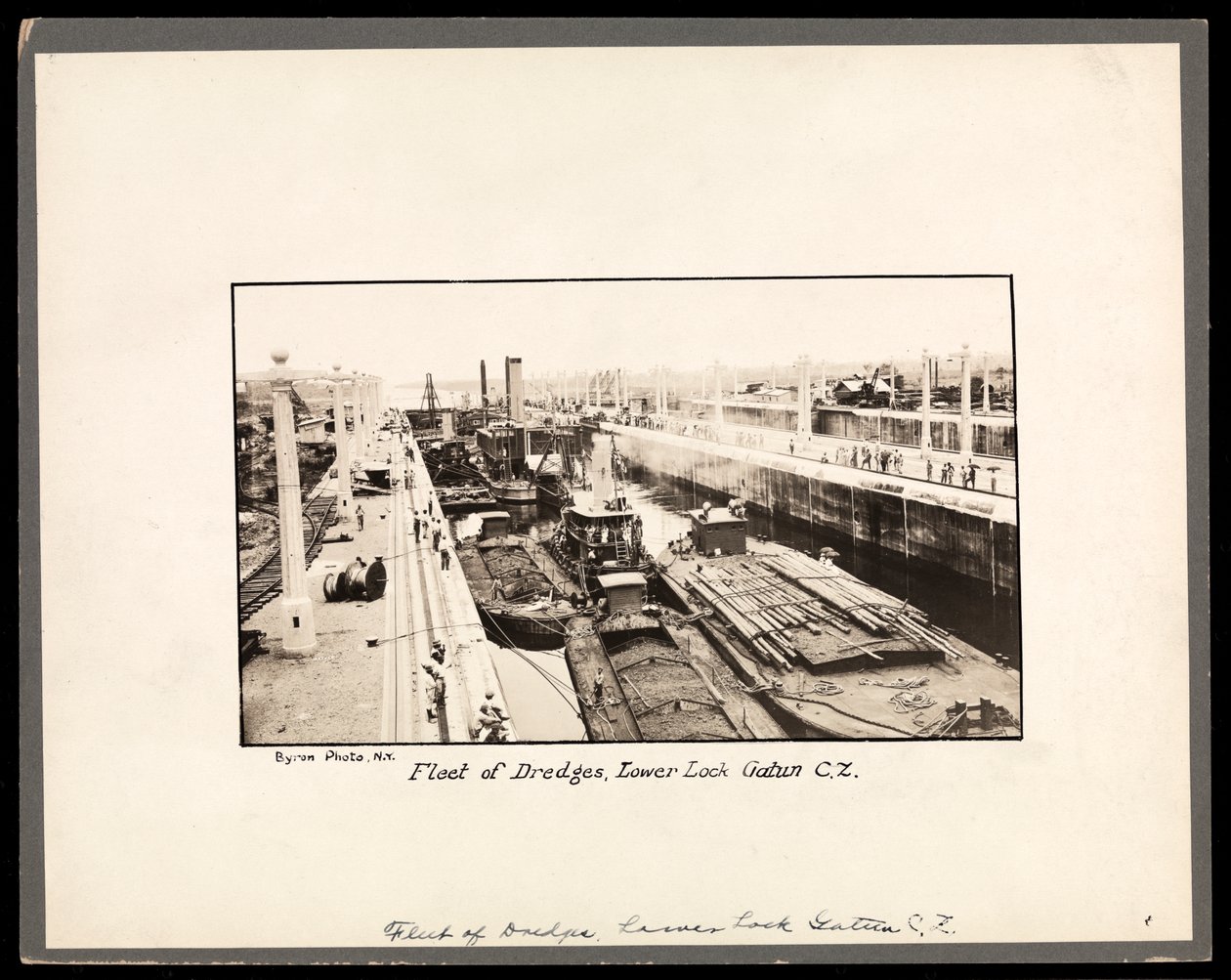 Pohled na Gatun Locks na Panamském průplavu, během výstavby, 1912 nebo 1913 (stříbrný želatinový tisk) od Byron Company