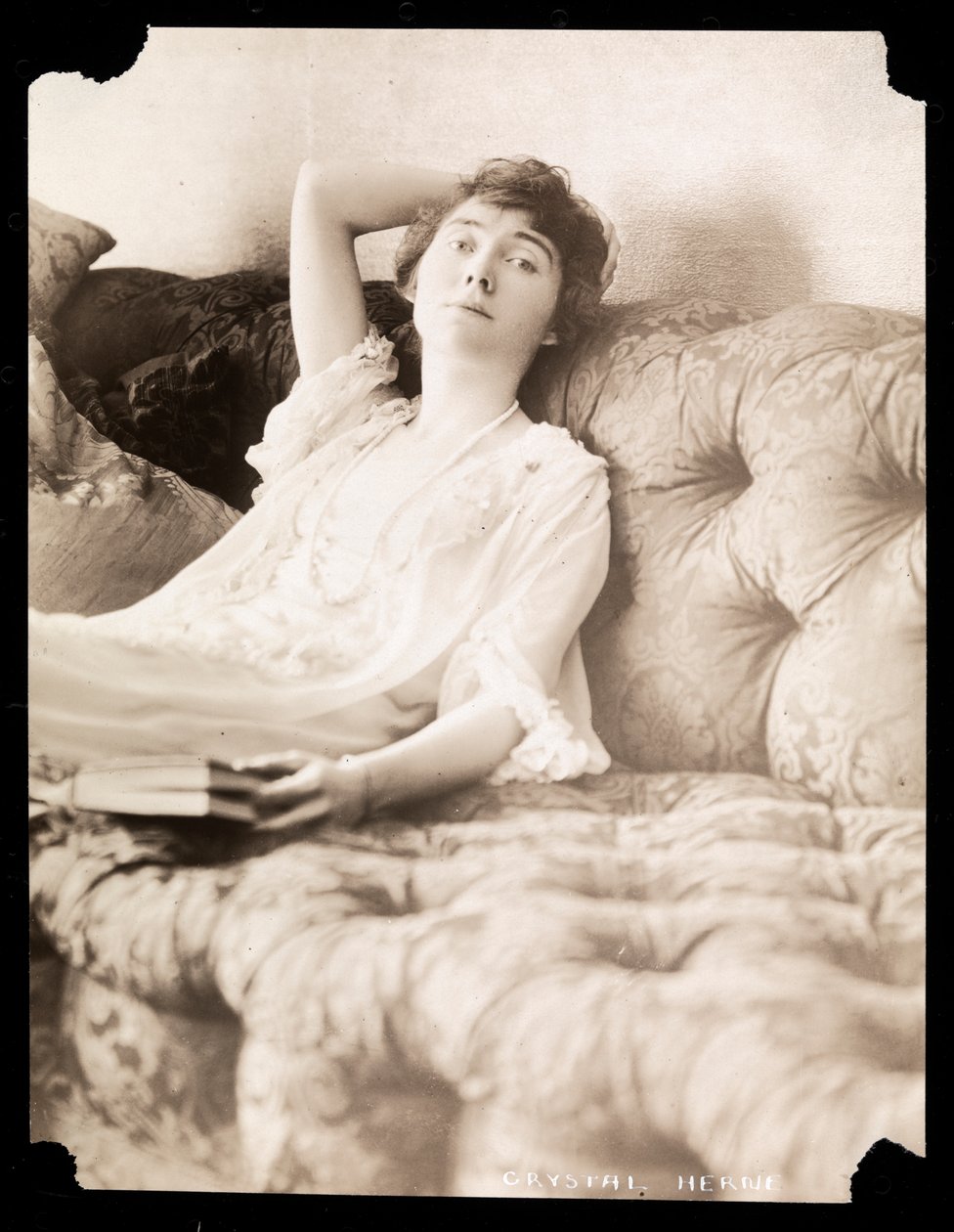 Crystal Herne, 1895-1915 (stříbrný želatinový tisk) od Byron Company