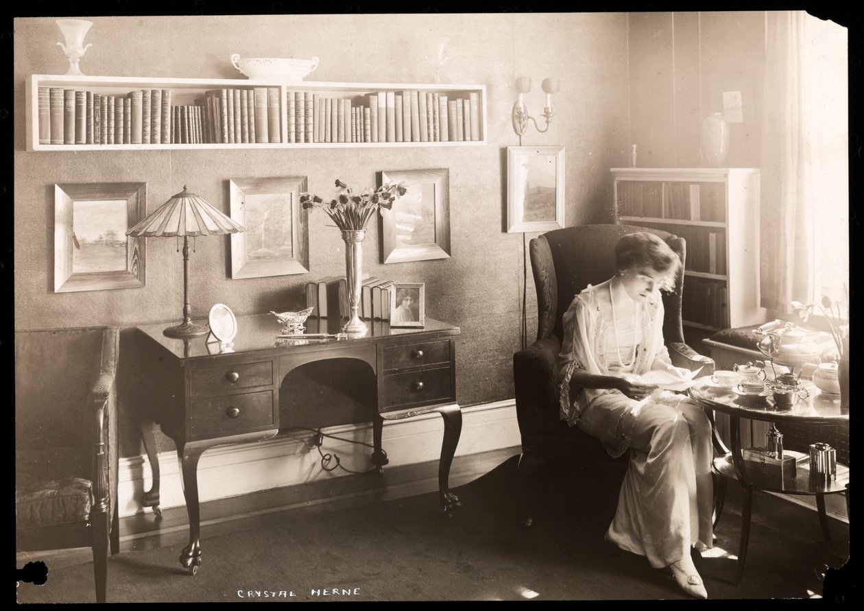 Crystal Herne, cca 1905 (stříbrný želatinový tisk) od Byron Company