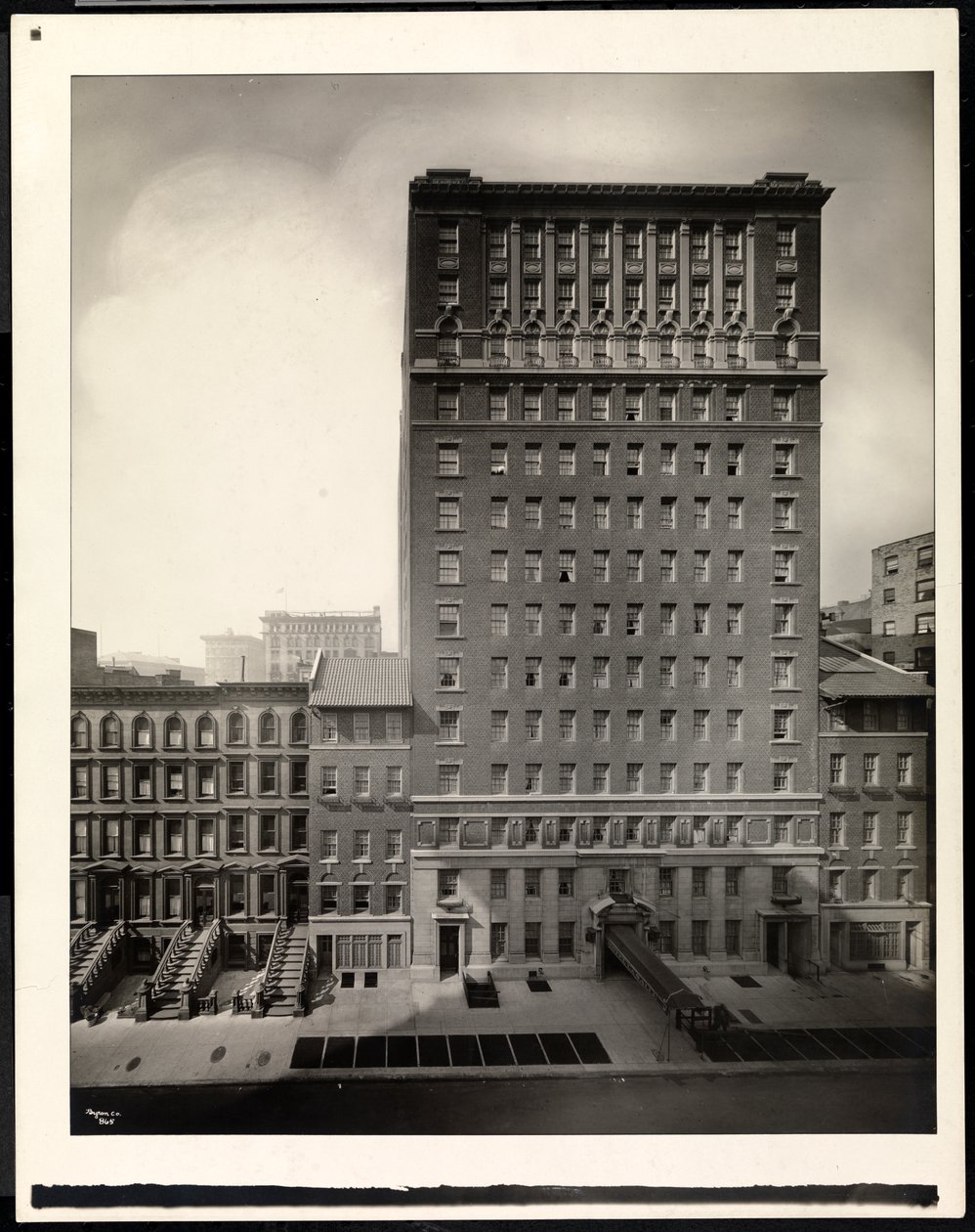 Hotel La Salle, 30 East 60th Street, New York, 1920 (stříbrný želatinový tisk) od Byron Company