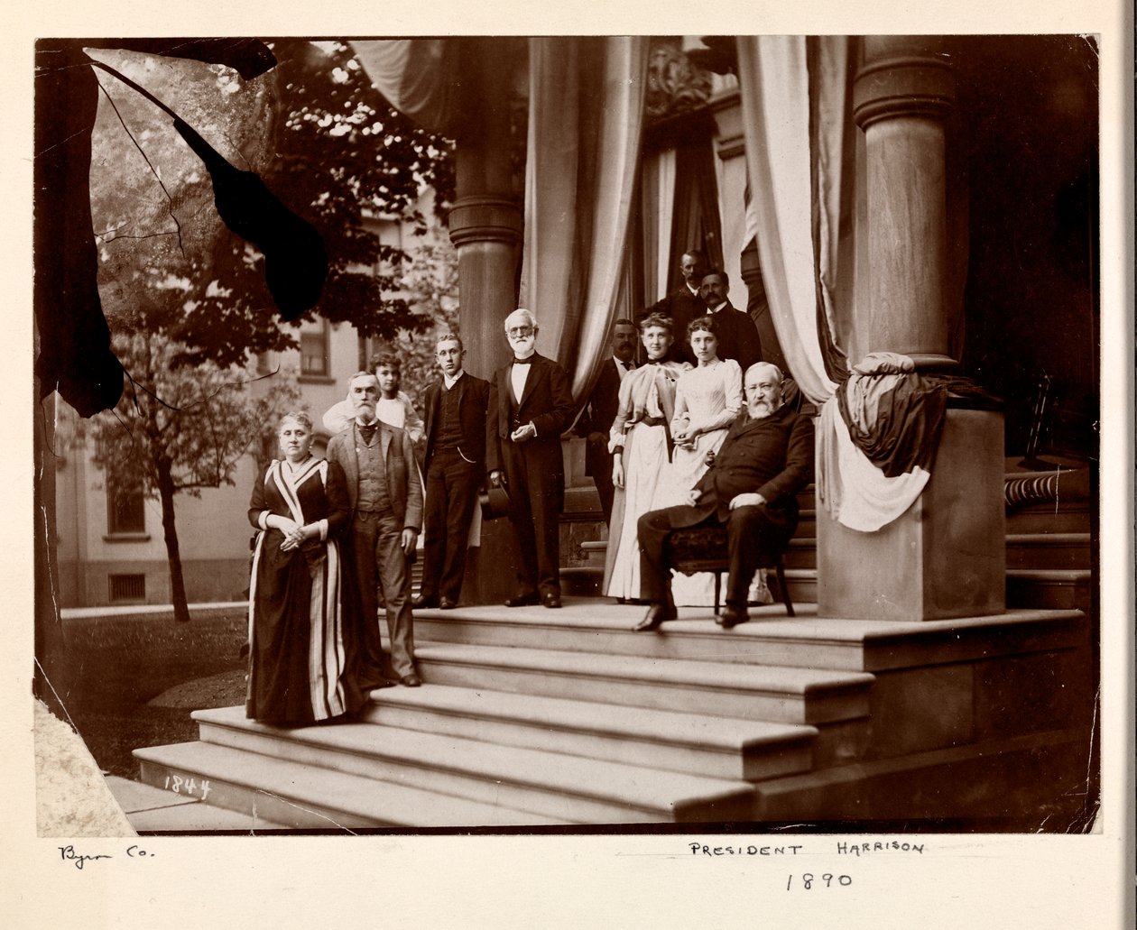 Prezident Benjamin Harrison a skupina, 1890 (stříbrný želatinový tisk) od Byron Company
