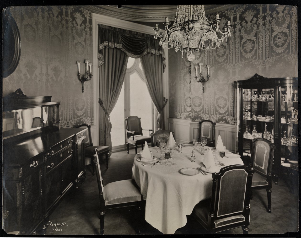 Soukromá jídelna v hotelu Knickerbocker, 1906 (stříbrný želatinový tisk) od Byron Company