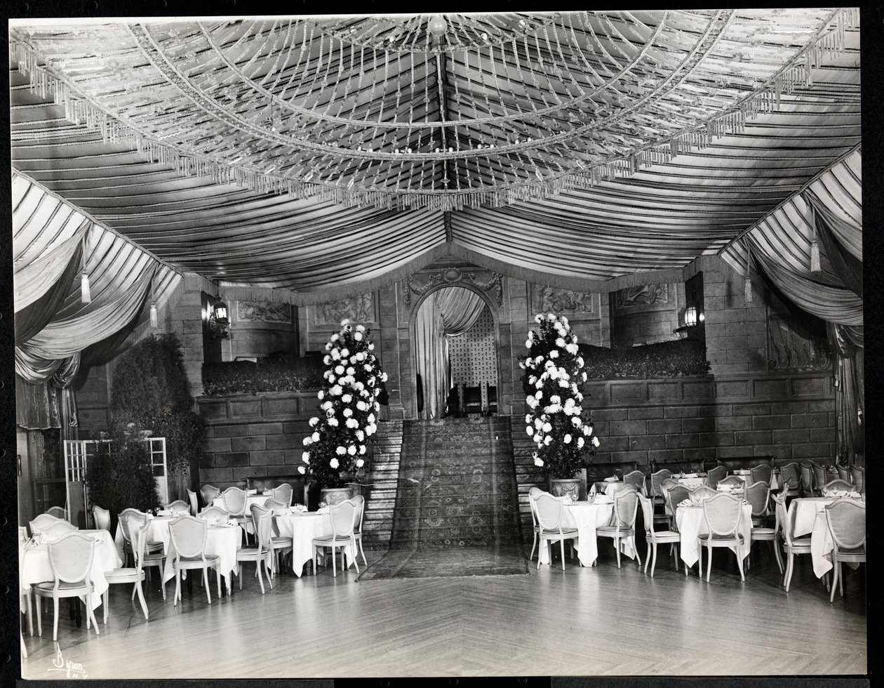 Přijímací místnost v hotelu Ritz-Carlton, 1915 nebo 1916 (stříbrný želatinový tisk) od Byron Company